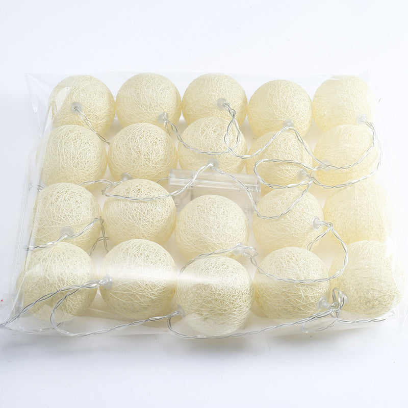 LED Lichterkette mit Baumwollkugeln