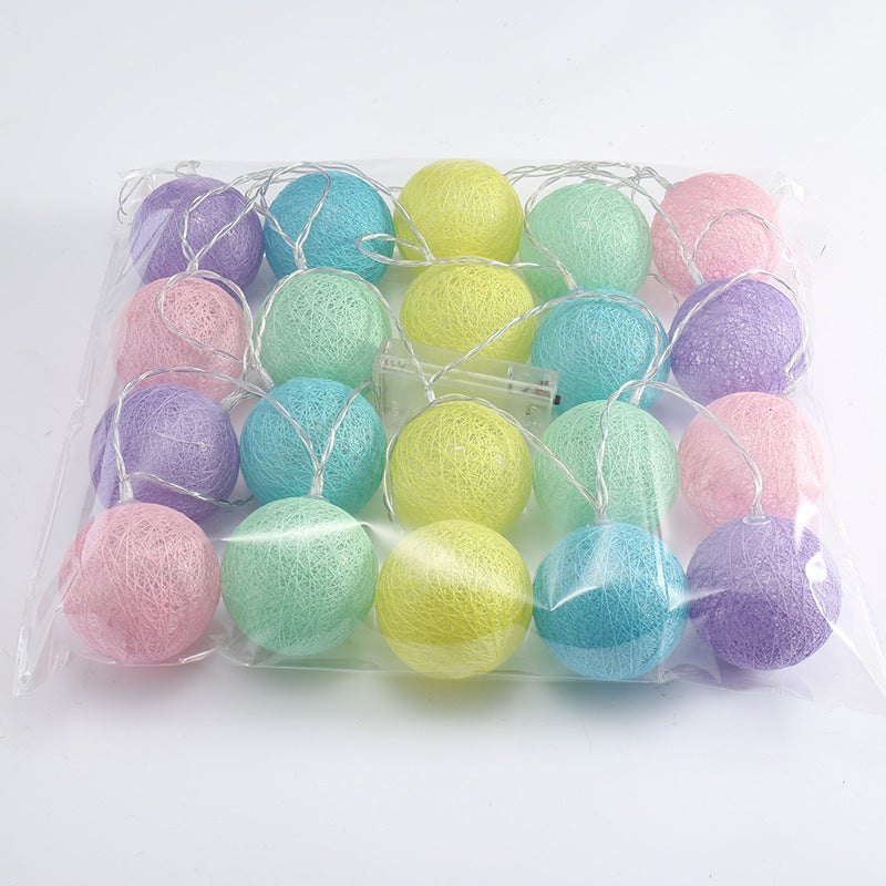 LED Lichterkette mit Baumwollkugeln