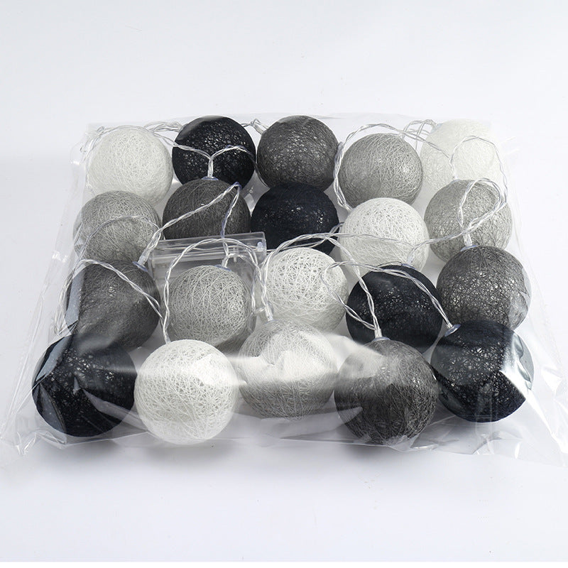 LED Lichterkette mit Baumwollkugeln