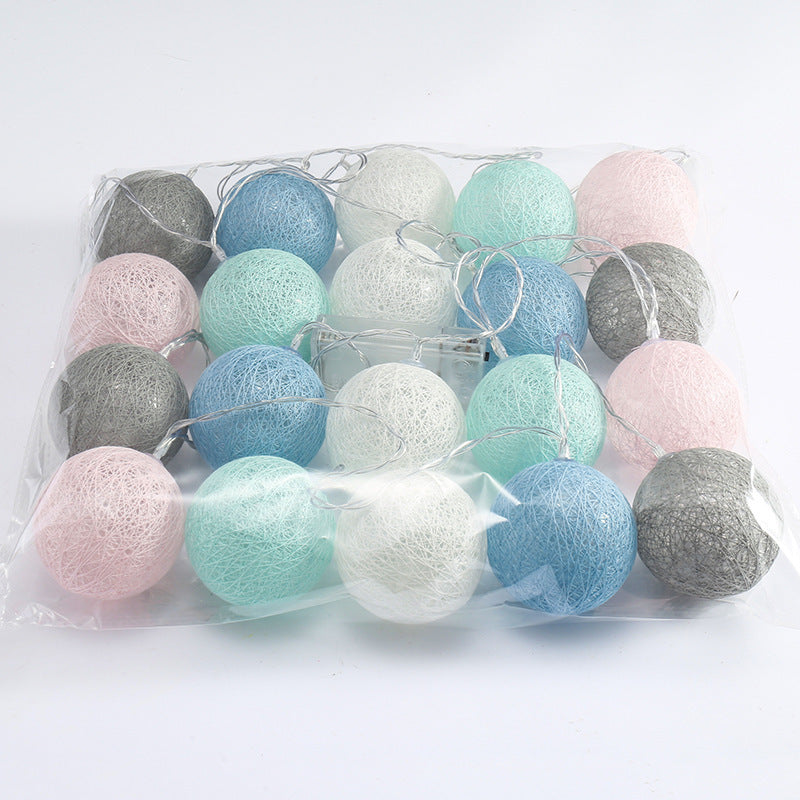 LED Lichterkette mit Baumwollkugeln