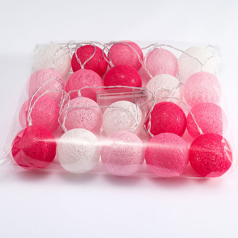 LED Lichterkette mit Baumwollkugeln