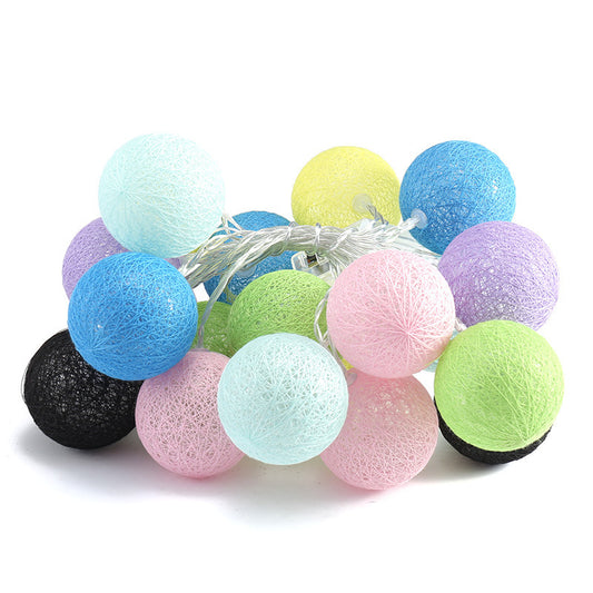 LED Lichterkette mit Baumwollkugeln